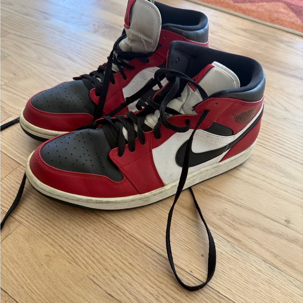 Nike Air Jordan 1 Mid, Chicago Black Toe